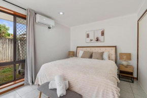 Affordable 1Bed Studio Close to Malls and Transit